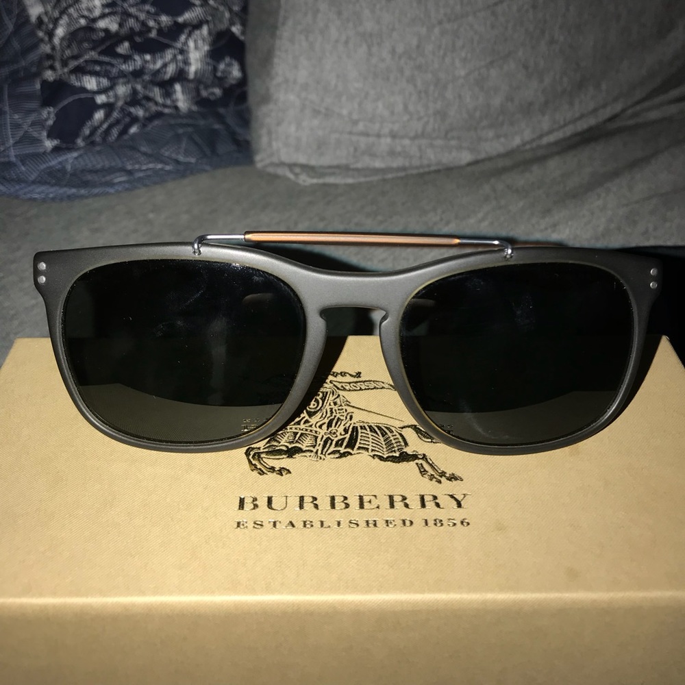 Authentic Burberry men’s/women’s sunglasses
